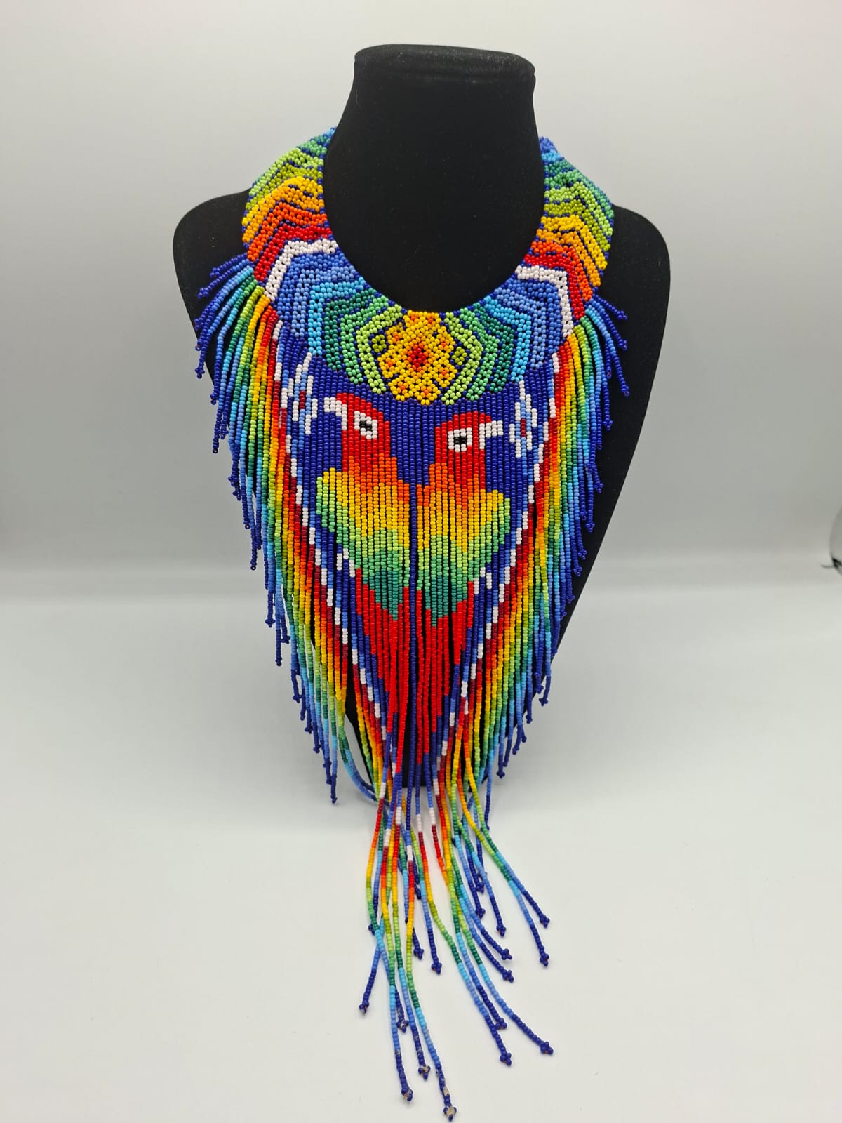 Collar Emberá, artesanía de la comunidad Emberá Chamí