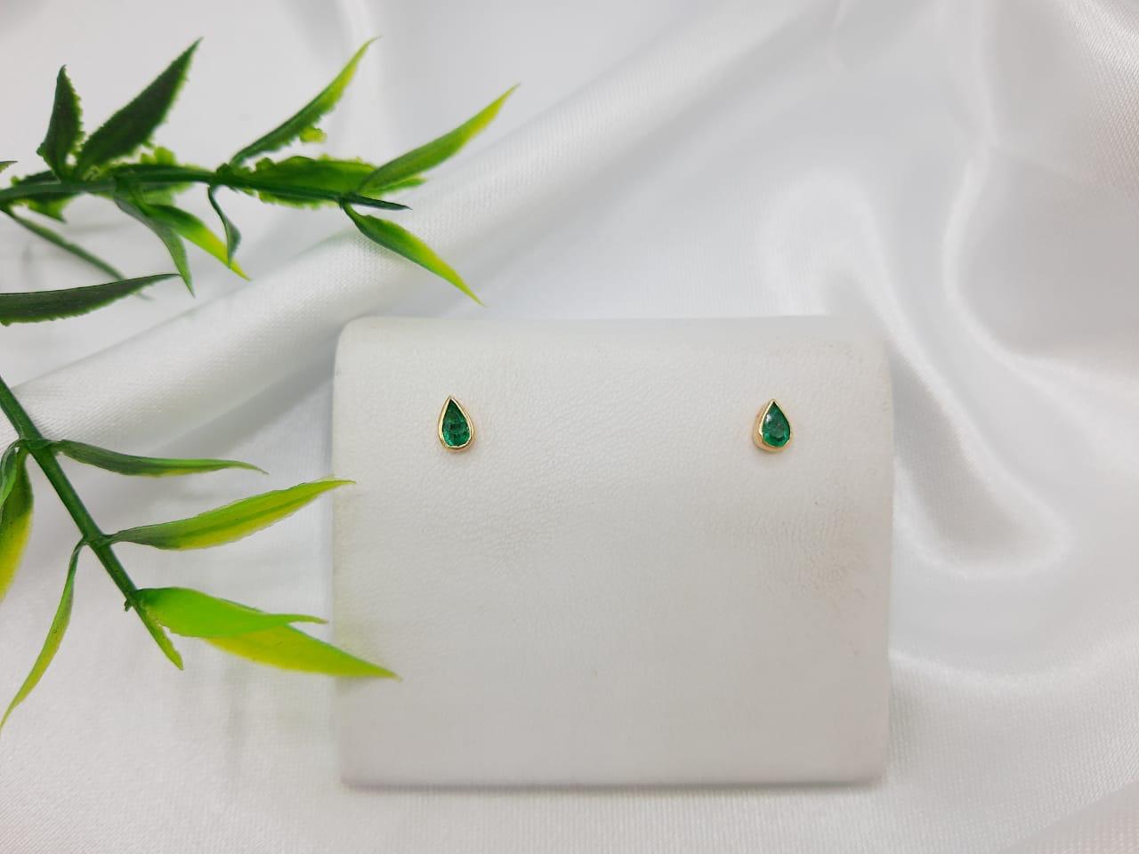 Aretes en plata con piedra de esmeralda
